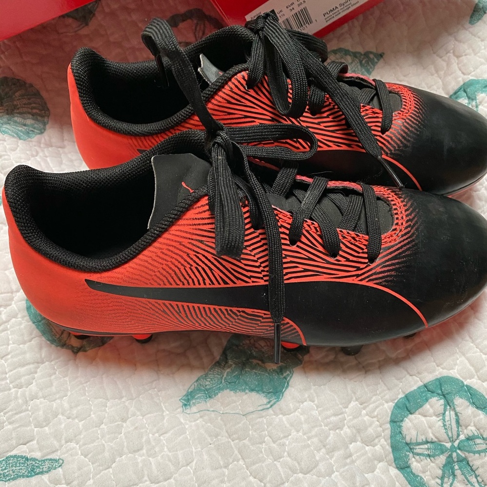 Puma soccer cleats ⚽️ Size 2 1/2